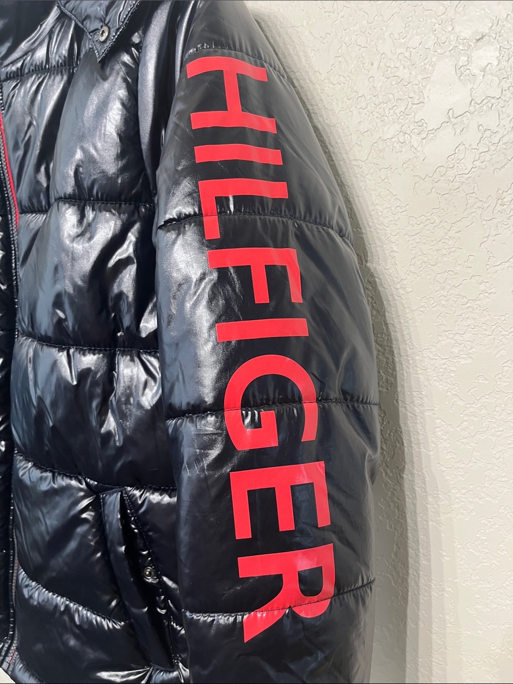 Tommy Hilfiger Youth Big Boy XL 18/20 Black Puffer with Red Hood Lining - Picture 5 of 13